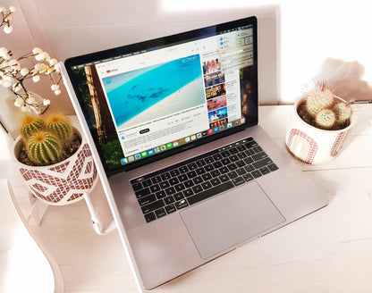 MacBook Pro 15 2019 teclado Touch Bar detalle