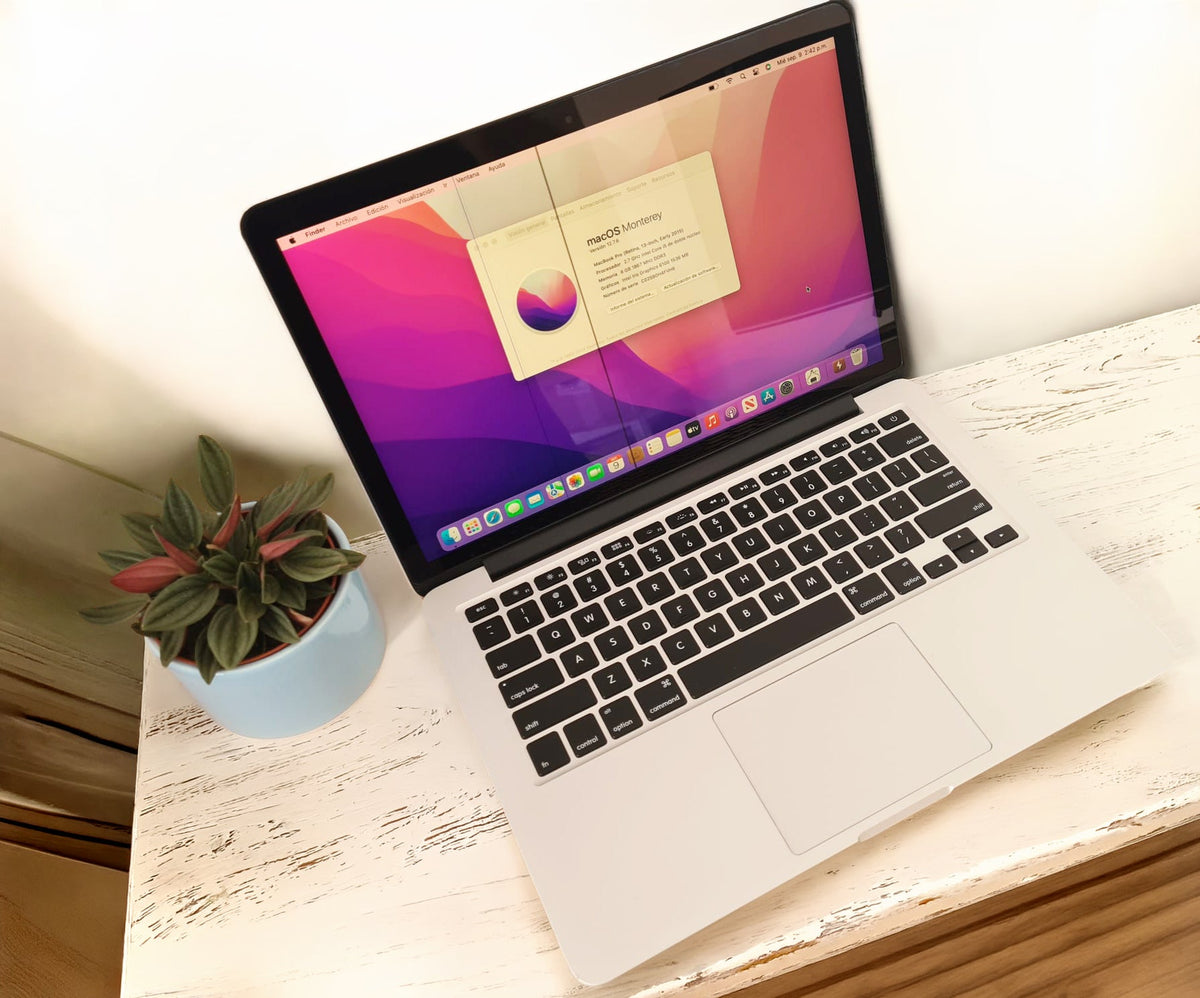 MacBook Pro 13 2015 vista frontal abierto