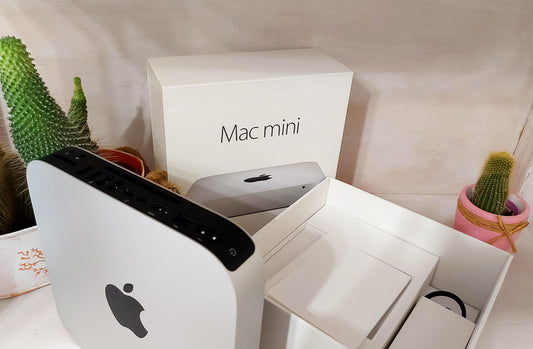 Apple Mac Mini i7 - Vista frontale con scatola