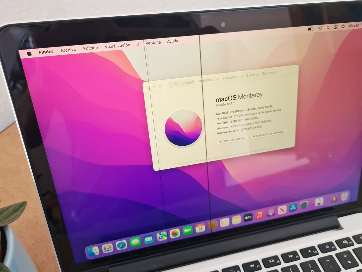 MacBook Pro 13 2015 pantalla macOS Monterey con info del sistema