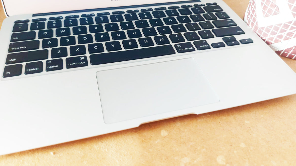 MacBook Air 11" 2015 8GB RAM 256GB SSD Windos 11 Pro