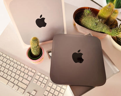 Apple Mac Mini 2018 - next to box