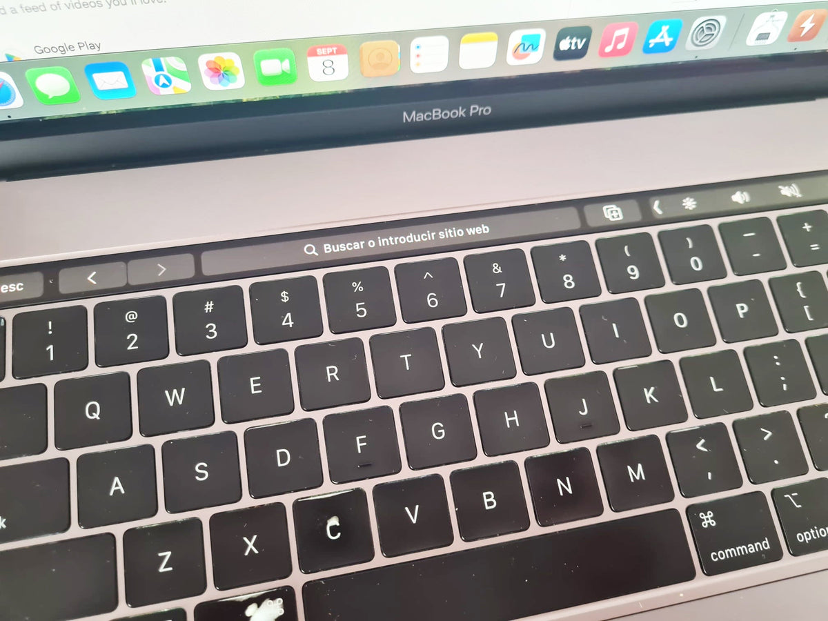 MacBook Pro 15 2019 tapa trasera vista completa cerrado