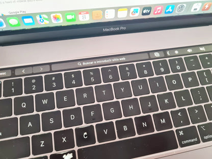MacBook Pro 15 2019 tapa trasera vista completa cerrado