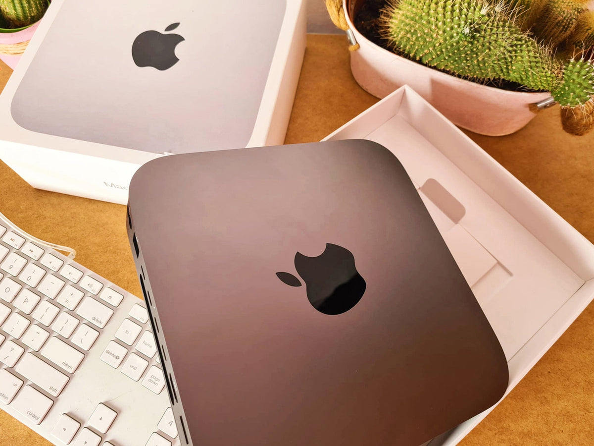 Apple Mac Mini 2018 - side view with keyboard
