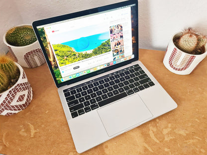 MacBook Pro 13 2018 Silver - Vista adicional